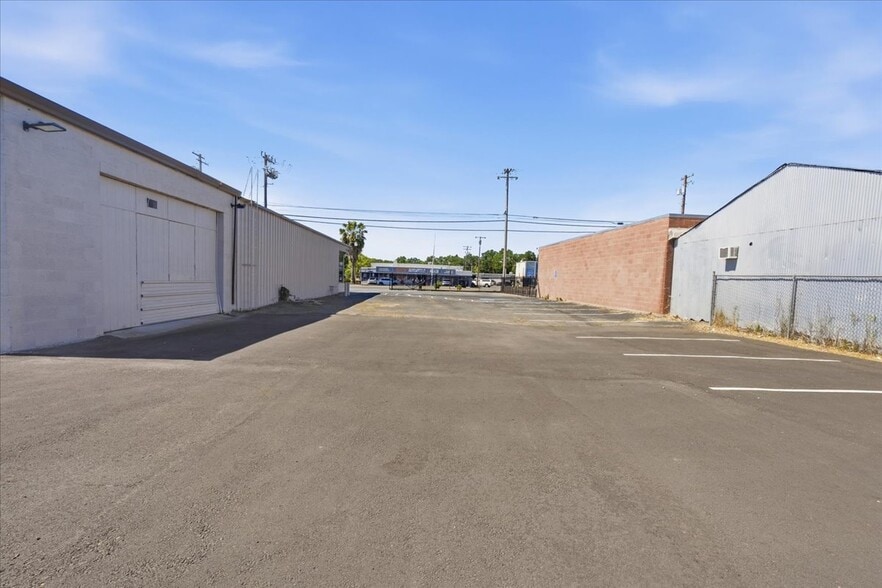More Photos Of 4554 Auburn Blvd, Sacramento Auto Dealership For Sale