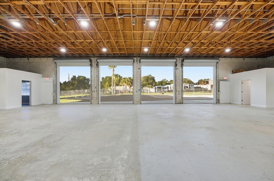More Photos Of 170 W Mansfield St, Deland Warehouse For Lease