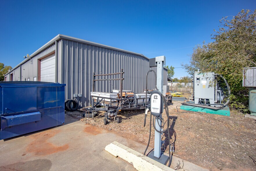 More Photos Of 319-323 NW 59th St, Oklahoma City Manufacturing For Sale