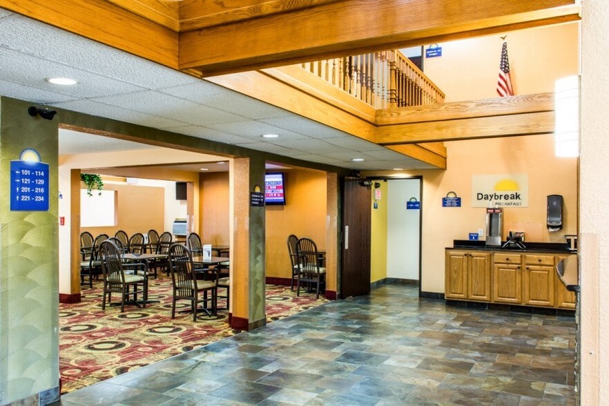 More Photos Of 3040 5th Ave S, Fort Dodge Hotel For Sale