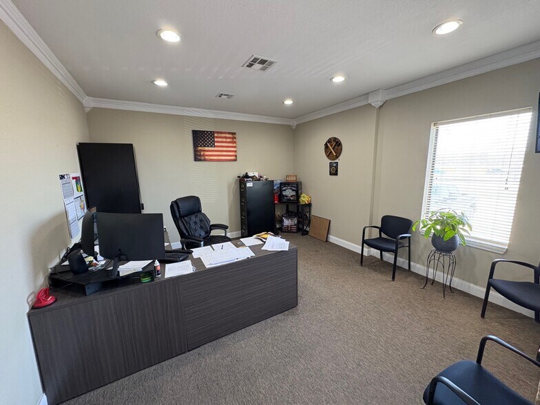 More Photos Of 10912 S 264th Ave E, Coweta Warehouse For Lease