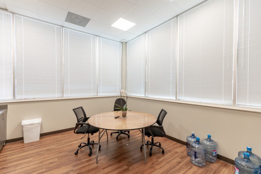 More Photos Of 16422 Stuebner Airline Rd, Spring Medical For Lease