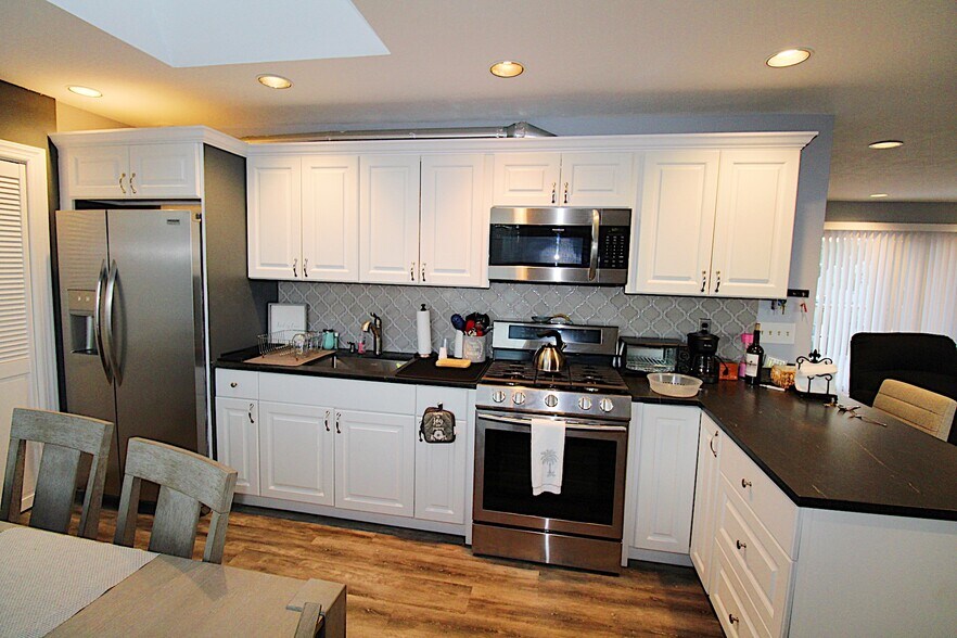 More Photos Of 44 Bayville Ave, Bayville Storefront Retail Residential For Sale