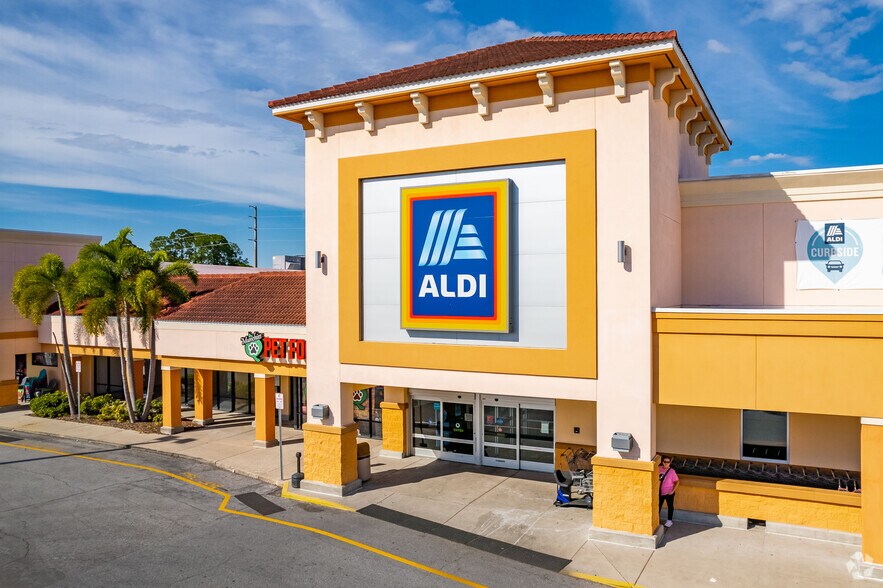 More Photos Of 3705 Tampa Rd, Oldsmar Unknown For Lease