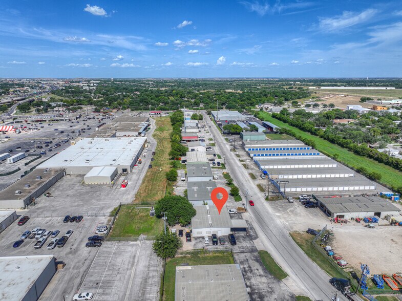 More Photos Of 242 Trade Center Dr, New Braunfels Warehouse For Lease