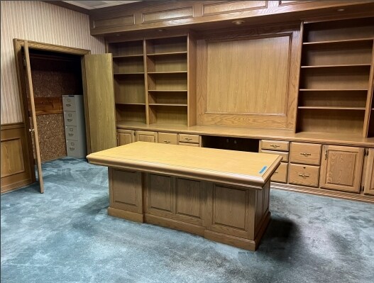 More Photos Of 1110 W Washington St, Paris Warehouse For Lease