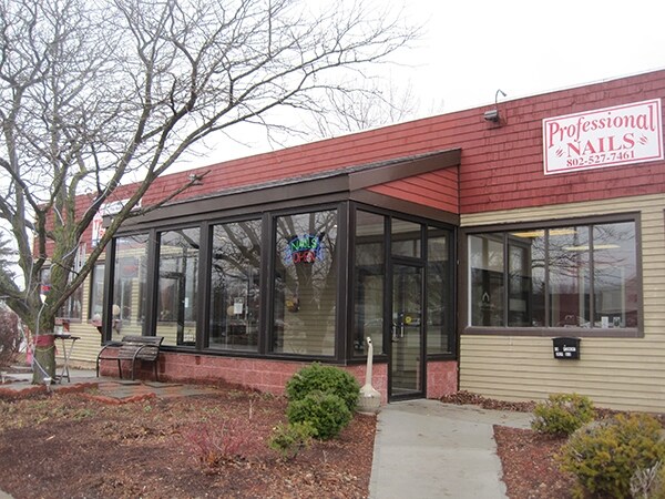 More Photos Of 544 Highgate Commons Rd, Saint Albans Freestanding For Lease
