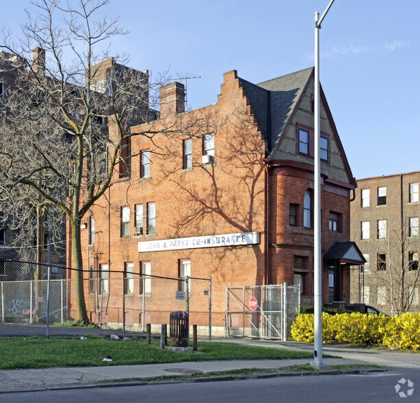 More Photos Of 49 W Willis St, Detroit Office For Sale