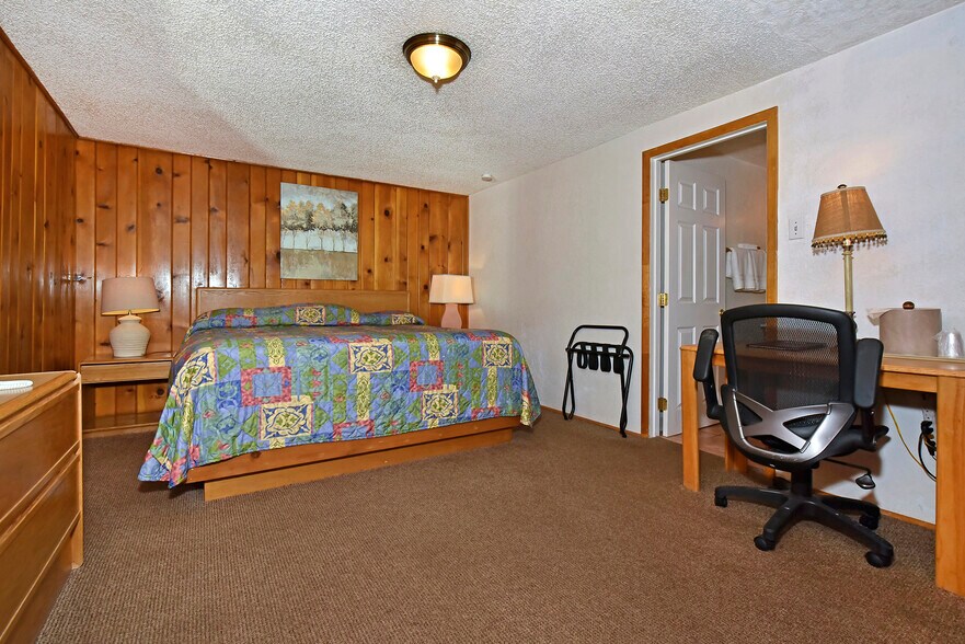 More Photos Of 54 Manitou Ave, Manitou Springs Hotel For Sale