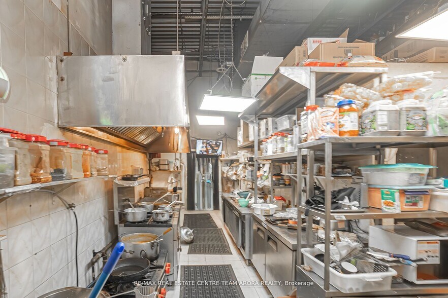 More Photos Of 812 Britannia Rd, Mississauga General Retail For Sale