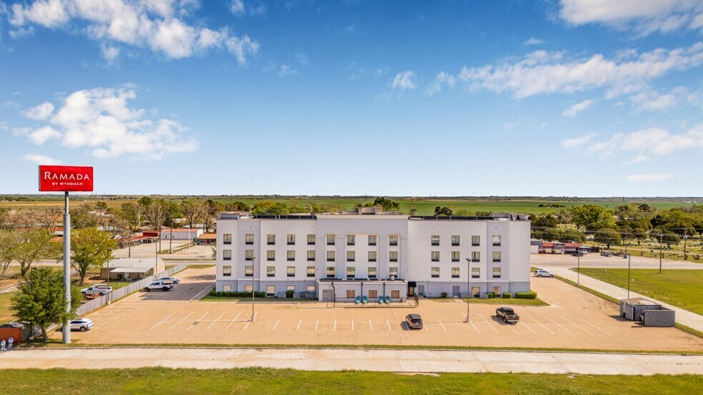 More Photos Of 1008 Sheppard Rd, Burkburnett Hotel For Sale