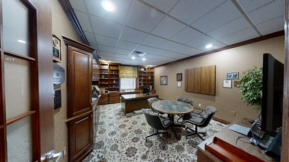 More Photos Of 8401 Chagrin Rd, Chagrin Falls Medical For Sale