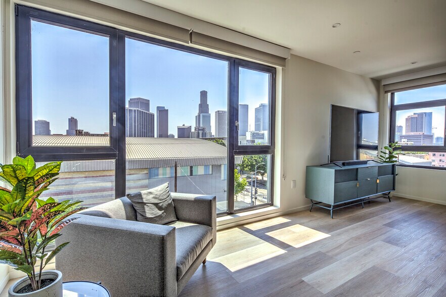More Photos Of 285 Lucas Ave, Los Angeles Hotel For Sale