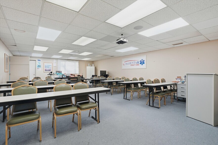 More Photos Of 7 Stewart St, Haverhill Manufacturing For Lease