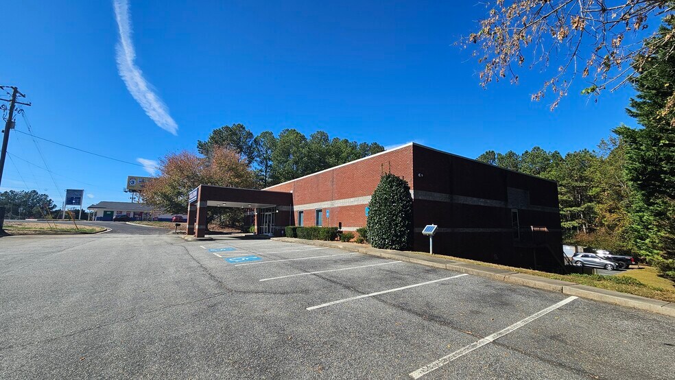 More Photos Of 6460 Atlanta Hwy, Alpharetta Veterinarian Kennel For Lease