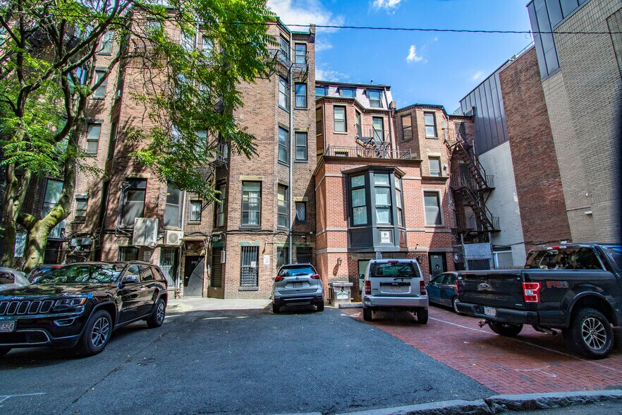 More Photos Of 246 Newbury St, Boston Apartments For Lease