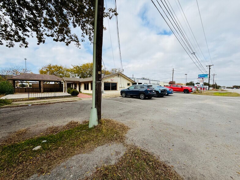 More Photos Of 15200 FM 1825, Pflugerville Restaurant For Lease