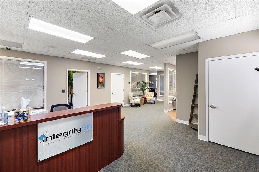 More Photos Of 37244 S Groesbeck Hwy, Clinton Township Office For Sale