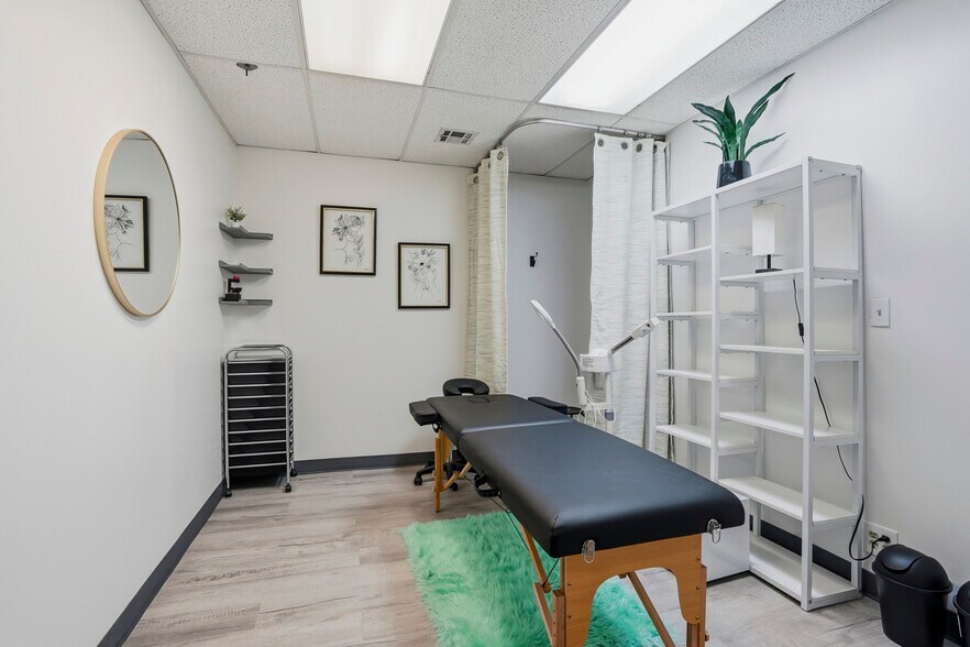 More Photos Of 3227 S Lakewood Ave, Tulsa Office For Sale