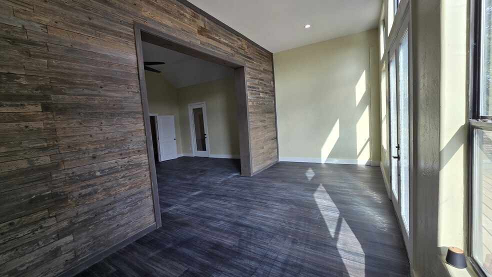 More Photos Of 17621 Stacey Ln, Lago Vista Lodge Meeting Hall For Lease