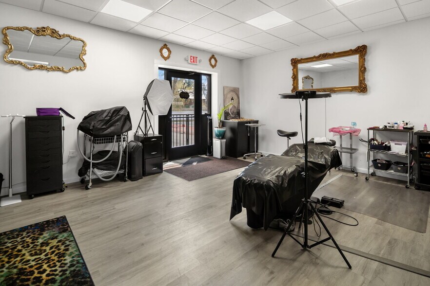 More Photos Of 687 New Loudon Rd, Latham Storefront For Sale