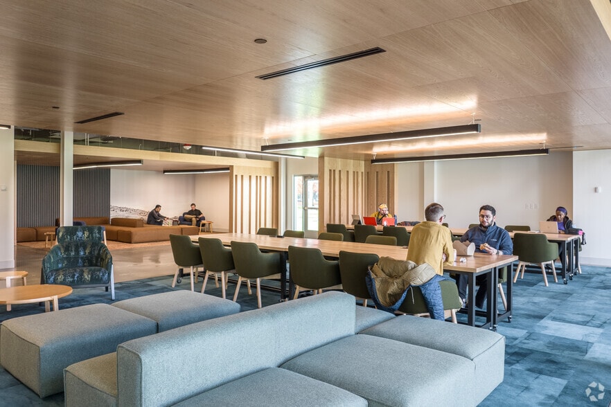 More Photos Of 18110 SE 34th St, Vancouver Light Distribution For Lease