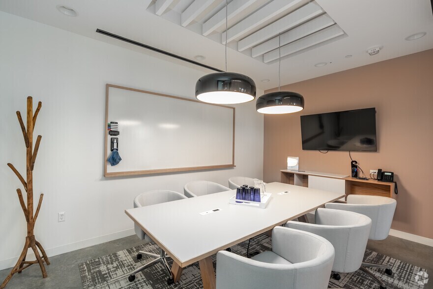 More Photos Of 450 Alaskan Way S, Seattle Coworking Space