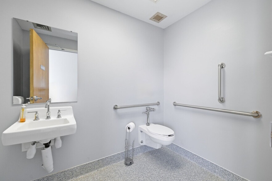 More Photos Of 221 Russellton Dorseyville Rd, Cheswick Medical For Lease
