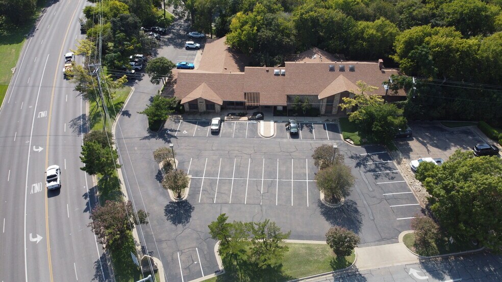 More Photos Of 4547 Lake Shore Dr, Waco Office For Sale