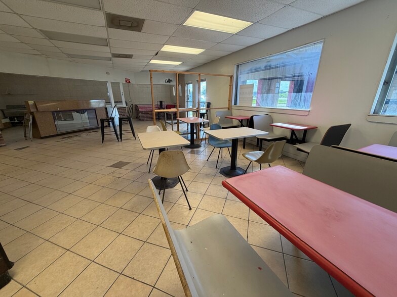 More Photos Of 111 County Road 227, East Bernard Freestanding For Lease