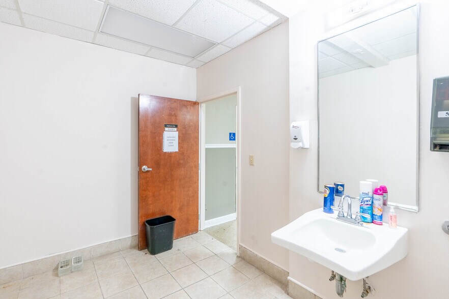 More Photos Of 819 Newman Dr, Helena Office For Sale