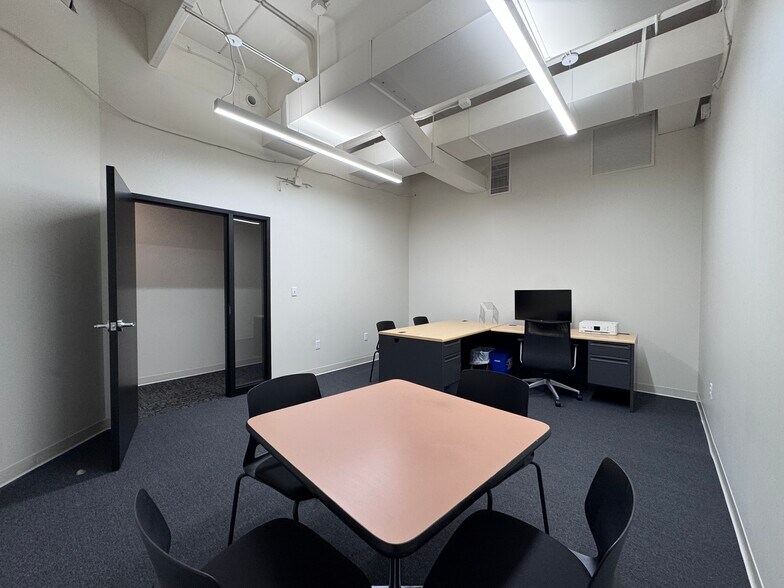 More Photos Of 2378 Wilshire Blvd, Mound Warehouse For Lease