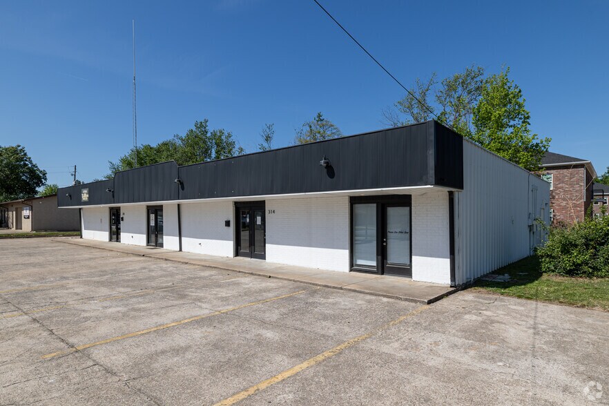 More Photos Of 310 N 13th St, Rogers Storefront Retail Office For Sale