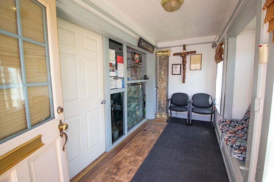More Photos Of 215 E Fesler St, Santa Maria Storefront For Sale