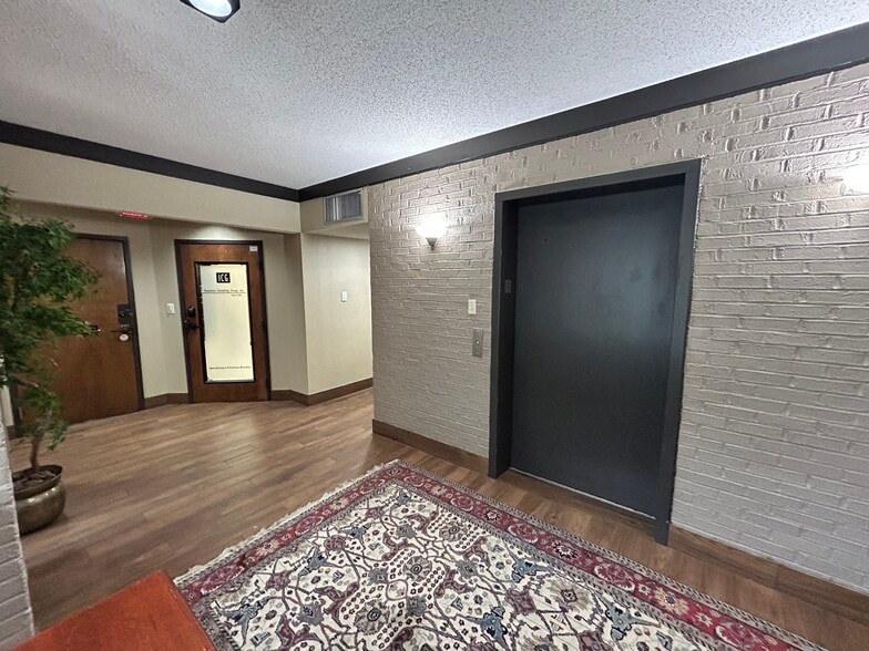 More Photos Of 4735-4739 Spottswood Ave, Memphis Medical For Sale