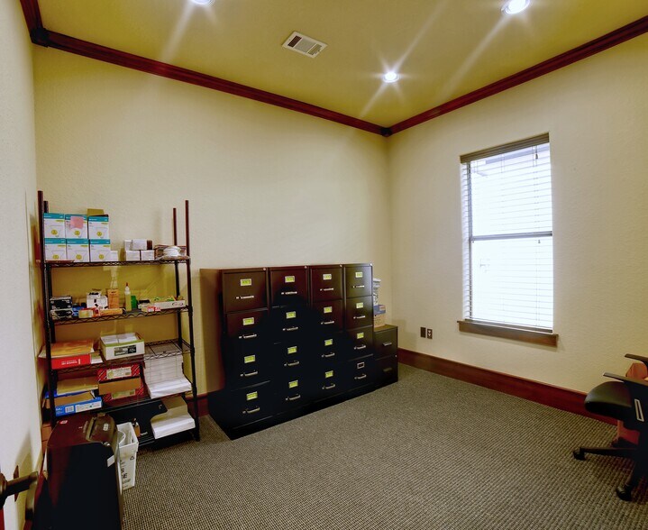 More Photos Of 8116 Spring Cypress Rd, Spring Office For Sale