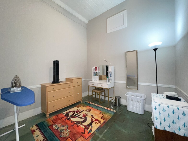 More Photos Of 114 N 5th St, Alpine Storefront For Sale