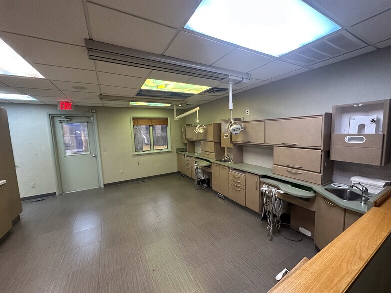 More Photos Of 370 White Spruce Blvd, Rochester Office For Sale