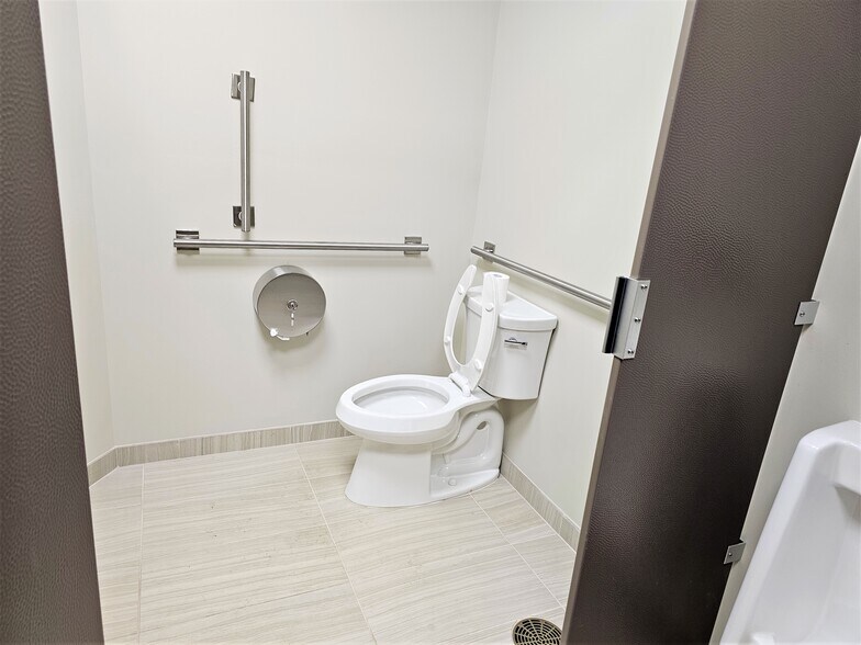 More Photos Of 218 W Broad St, Burlington Medical For Lease