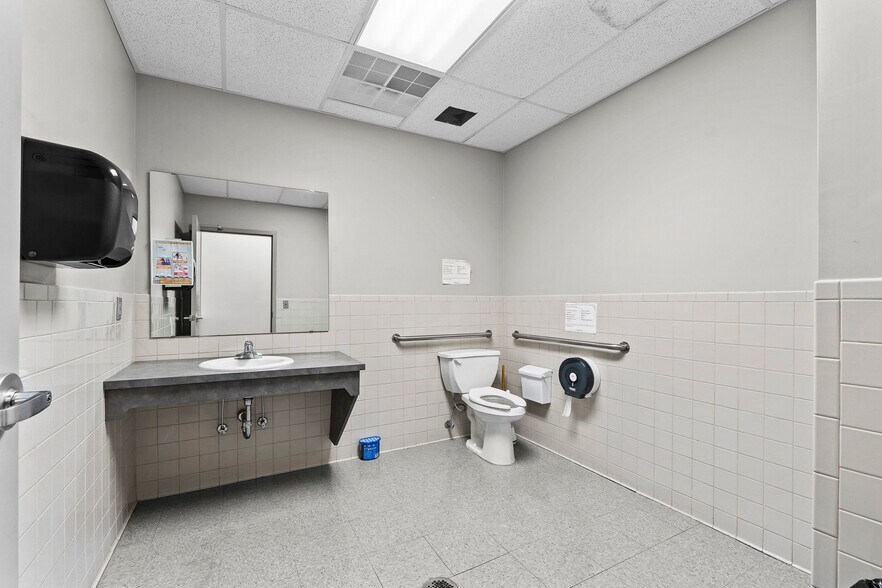 More Photos Of 7200 Highway 150, Greenville Office For Sale