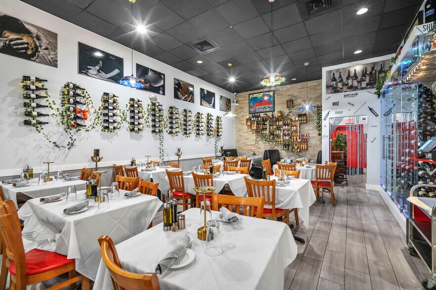 More Photos Of 6020 N Federal Hwy, Boca Raton General Retail For Sale