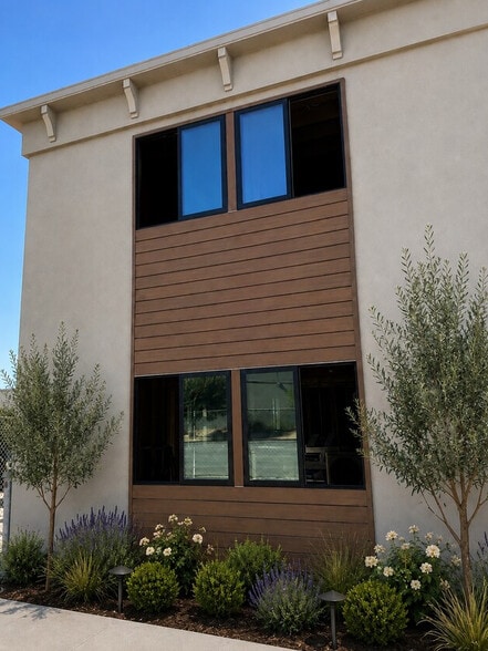 More Photos Of 201 E Washington St, Petaluma Storefront Retail Residential For Lease
