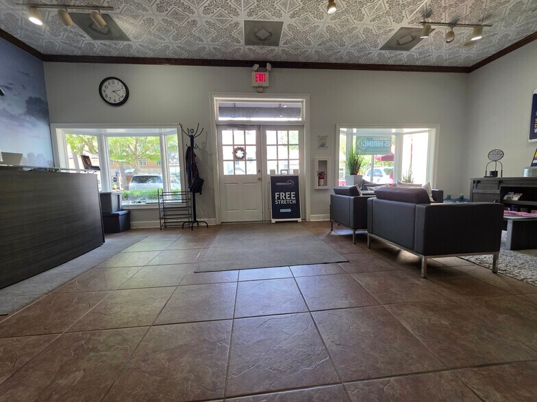 More Photos Of 1509 Main St, Hilton Head Island Storefront For Lease