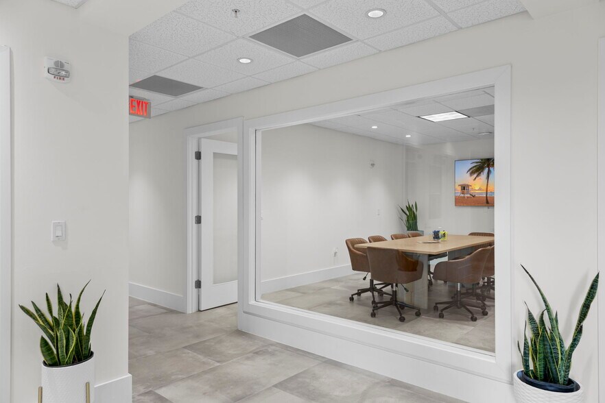 More Photos Of 23150 Fashion Dr, Estero Storefront Retail Office For Lease