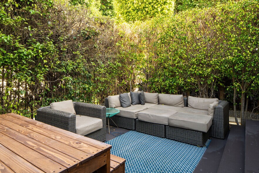 More Photos Of 608 Westminster Ave, Venice Apartments For Sale