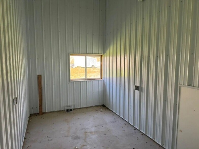 More Photos Of 2359 Coolidge Rd, Barryton Warehouse For Sale