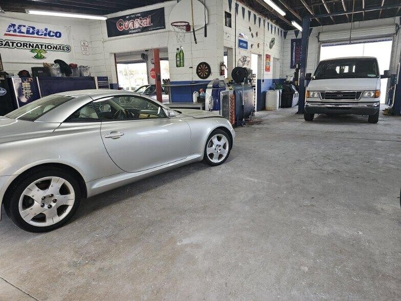 More Photos Of 3536 Morrow St, Jacksonville Auto Repair For Sale