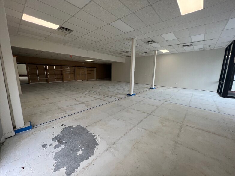 More Photos Of 42 Worcester St, Natick Freestanding For Lease