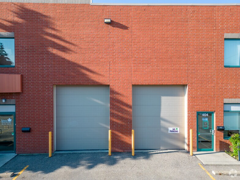 More Photos Of 5723 10th St NE, Calgary Flex For Sale