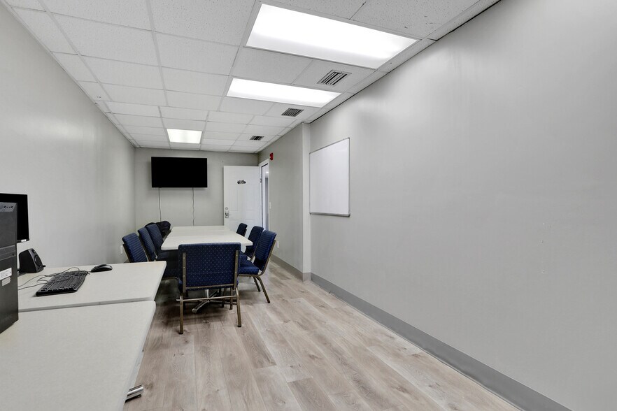 More Photos Of 3787 Old Middleburg Rd, Jacksonville Office For Sale